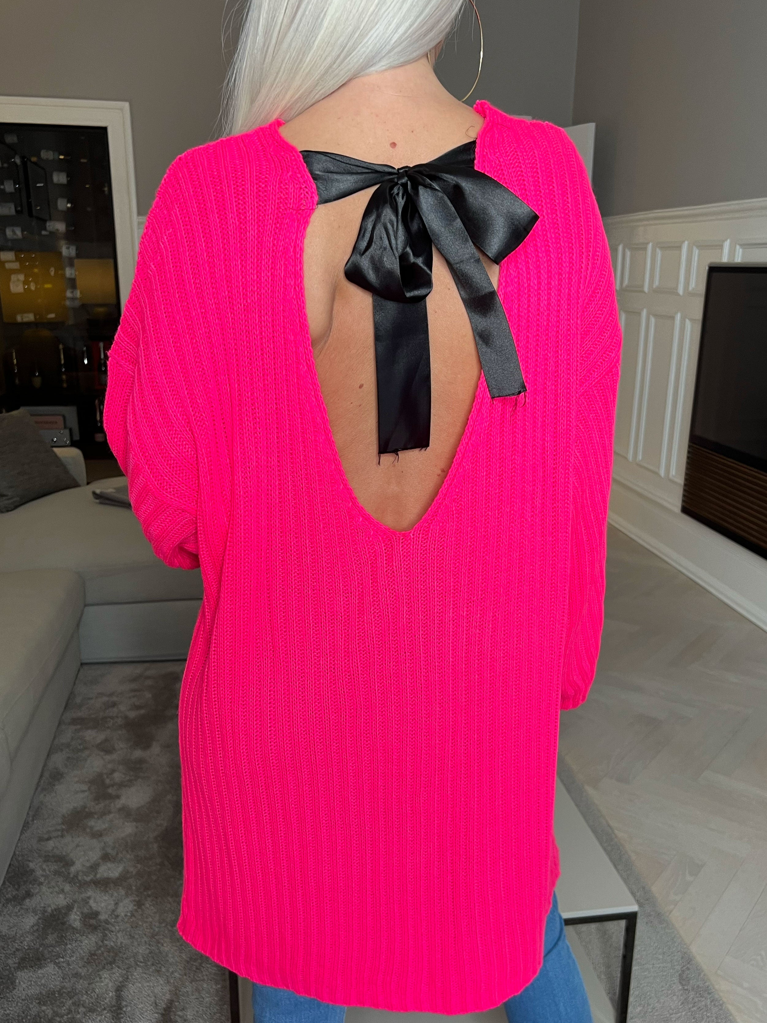 Dica - Strikkjole med silkelook sløjfe i ryggen